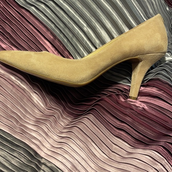 Michael Kors tan lady pumps/heels 9 1/2 - Picture 10 of 11